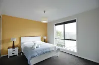 Apollo Bay Seal Apartments Hotels in Cape Otway