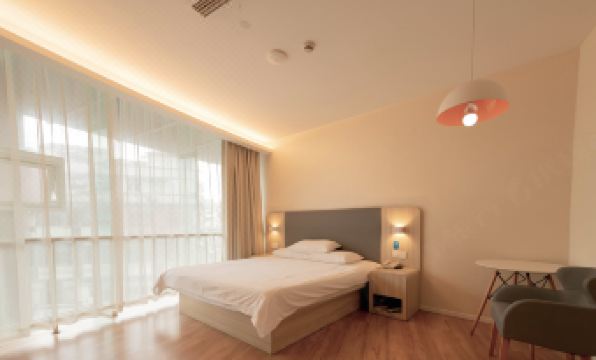 HanTing Hotel (Shanghai Nanjing Road Pedestrian Street Center)