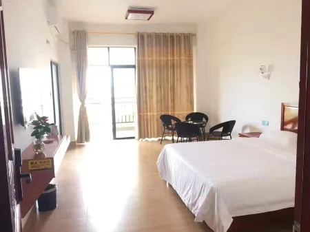 Ledong haiJiashun Hotel Отели рядом с достопримечательностью «Yinggehai Salt Flats»