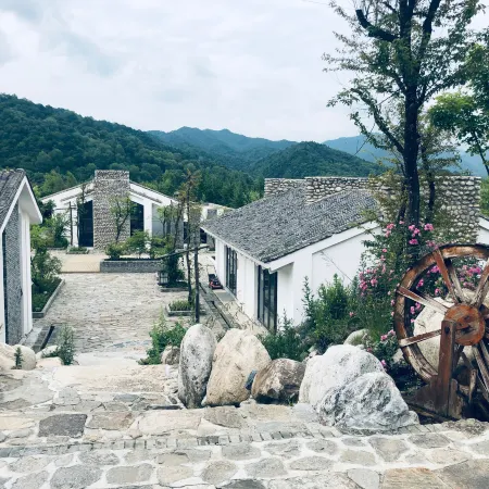 Aoshan stone house Отели в г. Тайбай