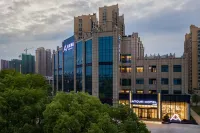 Atour Hotel (Wuhan Mulan Pishang Building) Hotels near Liangpinpuzi (wanjiguangchang)