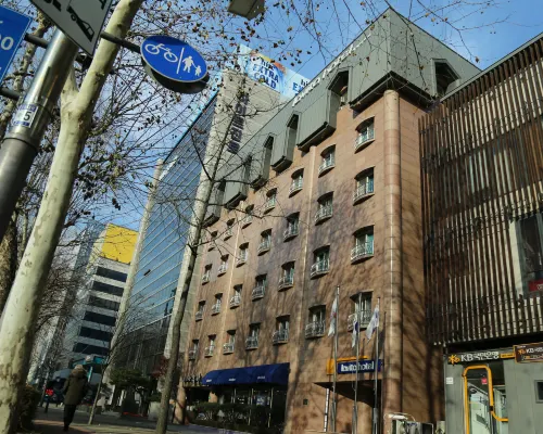 Lavita Hotel Hotels near R Gogi