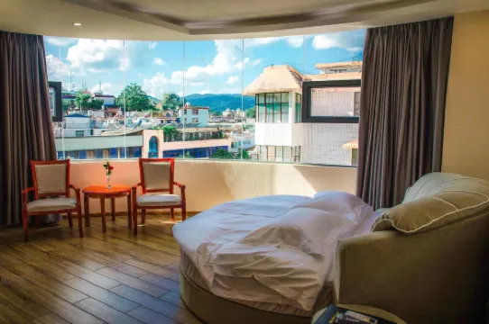 Hotels in Xuanxuan, Mangla