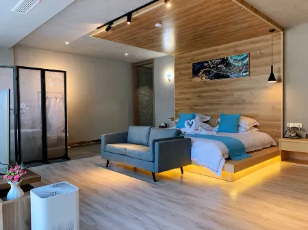 Xiaozhu Hostel (Nanxun Old Town) Отели рядом с достопримечательностью «Zhejiang University of Water Conservancy Hydropower (Nanzhang Campus)»