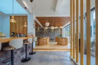 Yunshang Time Lake View Hot Spring Resort Homestay (Heshun Branch)