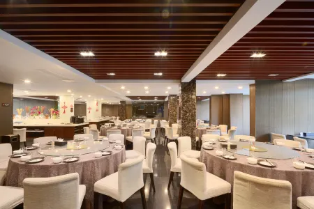 Garden City E'mei Hotel & Resorts Отели рядом с достопримечательностью «Xixiang Pool (Bathing Elephant Pool)»