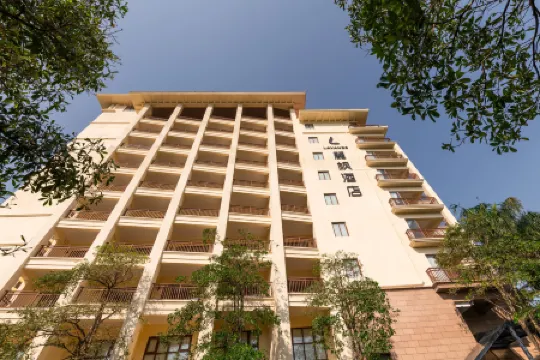 Lavande Hotel (Haikou West Coast International Conference Center ) Отели рядом со станцией Haikou Railway Station