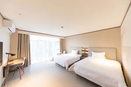 HanTing Hotel (Shanghai Yu Garden Xiaonanmen Subway Station)
