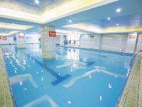 利川麓岛国际酒店 - 室内游泳池