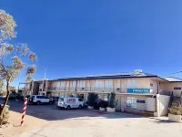 Opal Inn Hotel, Motel, Caravan Park Hotel dekat Kostas Olympic Opal Shop, Coober Pedy