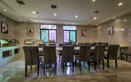 Starway Hotel (Ji'an People's Square) Отели рядом с достопримечательностью «Ji'an Child Normal College»