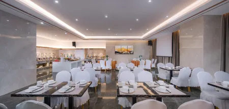 Fengkaizhou International Hotel (Wuhan Yellow Crane Tower and Zhongnan Metro Station) Отели рядом со станцией Wuchang Railway Station