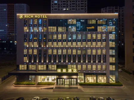 Rich Hotel Отели рядом с достопримечательностью «Squirrel Island»