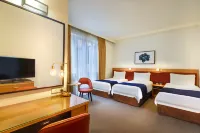 Best Western Plus Travel Inn Hotel Hotel dekat University Cafe