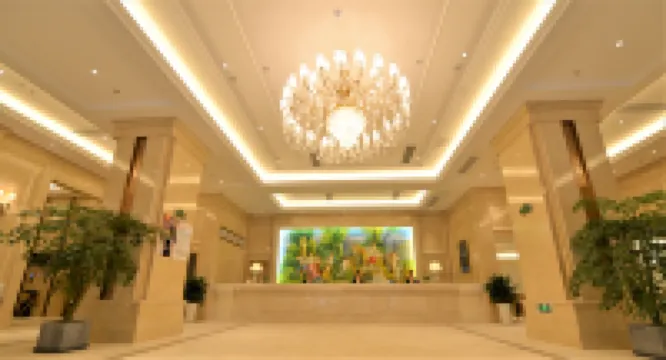 Vienna International Hotel (Luzhou High-speed Railway Station Southwest Trade City)