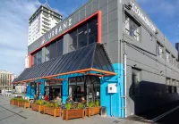 Urbanz Hotel di 