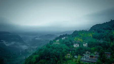 Qing XIA Shan Ju Resort Hotel Отели рядом с достопримечательностью «Chengdu Institute Sichuan International Studies University»