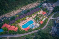 โรงแรมฉีซื่อเหอ - ที่มีสระว่ายน้ำ