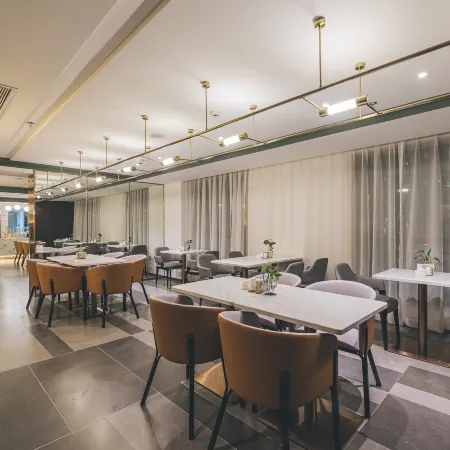 Lanzhou Dongfanghong Plaza Lanzhou University Atour Hotel