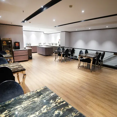 GYA Hotel (Yancheng Wengang Road High-speed Railway Station)
