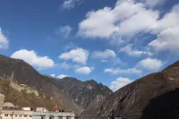 Jingju Puti Chanyi Hotel - Mountain View