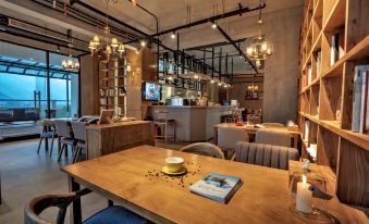 Xingyi Lanyuetai Hostel