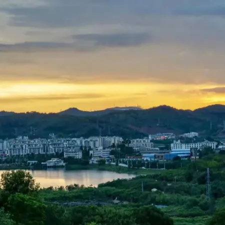 Puer Jiusi Suyuan Hotel