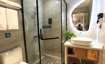 Yueyi Zhixuan Hotel (Huaihua South Railway Station, Wanda)