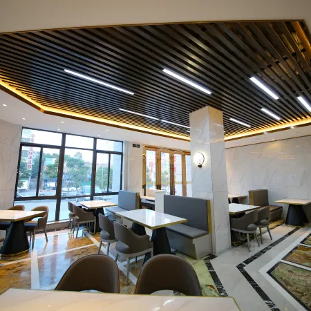 Wuhua Water Moon Skylight Luxury Boutique Hotel