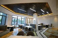 Wuhua Water Moon Skylight Luxury Boutique Hotel