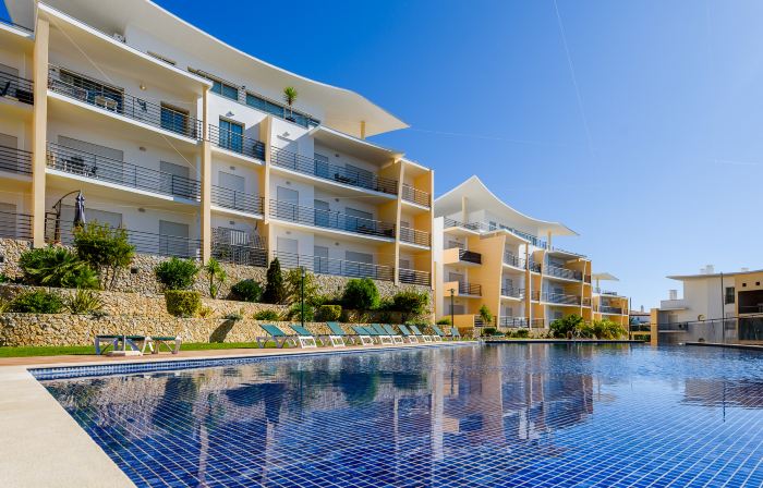 BnB Homes Ocean View Apartment with Lovely Terrace, 2 Swimming Pools & Tennis Court