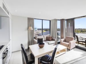 Oaks Adelaide Horizons Suites