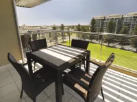 Oaks Glenelg Plaza Pier Suites - balcony