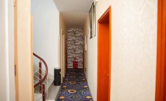 Qujing Yuanlaiyou Boutique Hotel