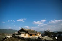 Yixiangqing Inn (Lijiang Old Town) Hotels near Yunnan Lijiang Sports Development Center Multiple-use Hall