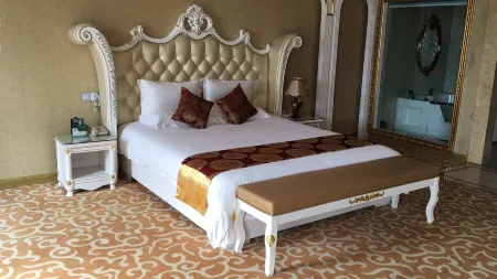 Oriental Crown Holiday Hotel