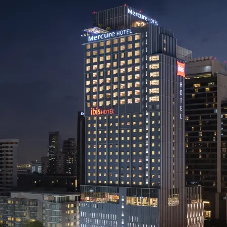 Mercure Bangkok Sukhumvit 24 Отели рядом с достопримечательностью «Торговый центр EmQuartier»