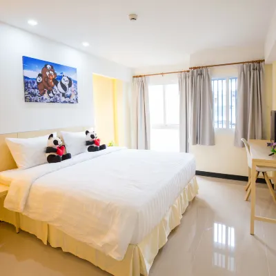 Lucky Panda Hotel Отели рядом с достопримечательностью «Дальневосточный университет»