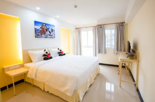 Lucky Panda Hotel Hotels near Wat Sri Suphan - Silver Temple