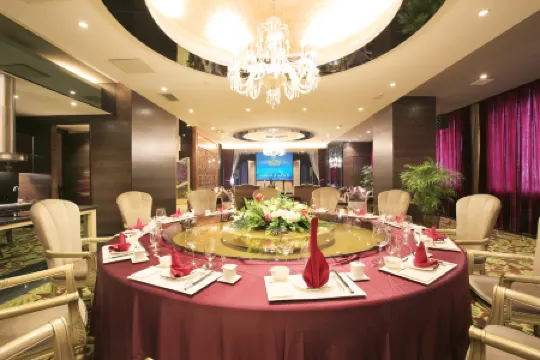 Gentlemen International Hotel Отели рядом с достопримечательностью «Shaanxi Institute of Industry and Transportation - Training Building»