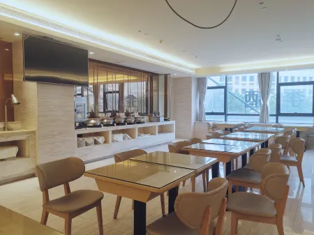 Ji Hotel (Jiaxing Wanda Plaza) Отели в г. Цзясин