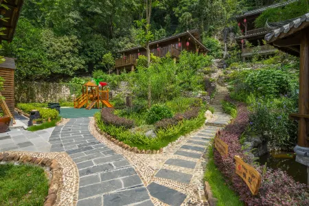 Yangshuo Ancient Garden Boutique Hotel (Songcheng Eternal Love Yulonghe Scenic Area) Отели рядом с достопримечательностью «Totem Ancient Trail»