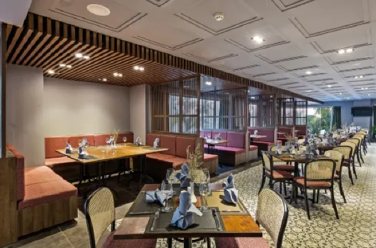 Sunset Beach Resort and Spa Отели рядом с достопримечательностью «Sung Hung Pagoda»