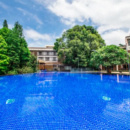 Baiyun Lakeside Hotel (Nanhu Tourism Center)