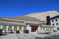 Huang Long  Yao Dong Bin Guan Hotels near Huanglong Mountain Scenic Area - Viewing Platform