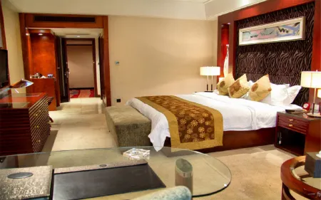 Yizui Crown Hotel Отели в г. Куньшань