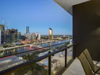 Hope Street Apartments by CLLIX Hotels near QAGOMA
