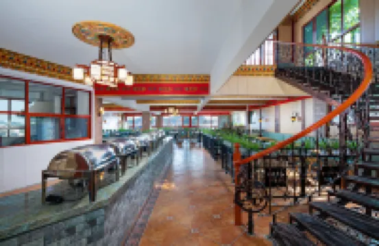 A thousand purple and red roof garden hotel (Guilin Liangjiang Sihu Scenic Area)