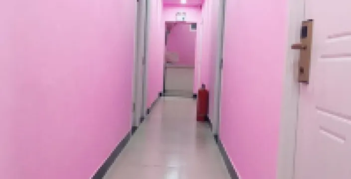 Ruihong Fashion Room