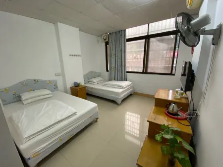 Xingangwan Hostel Отели рядом с достопримечательностью «Zhenshan Scenic Area»